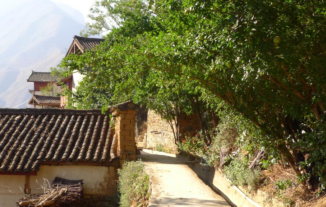 Trek from Baoshan Rock Village to Lugu Lake, 8 Days Yunnan Trekking Tour