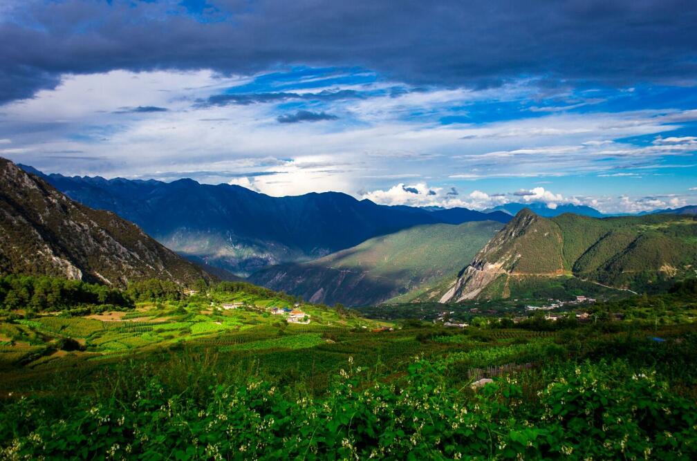 Lijiang to Shangri-la to Tiger Leaping Gorge Hiking Tour