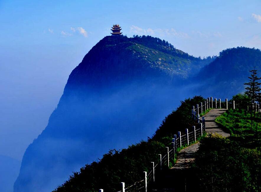 Giant Buddha, Giant Panda & Mt.Emei Tour