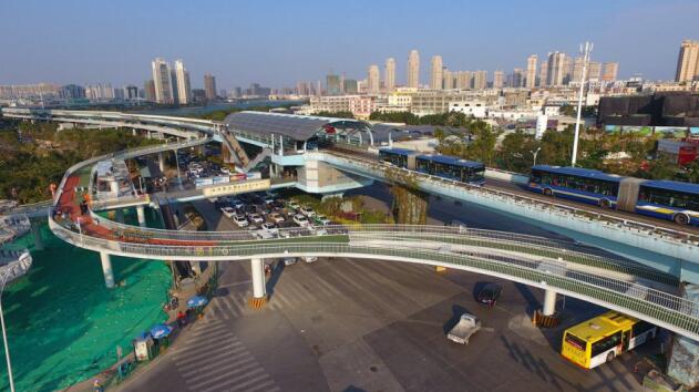 Bike Over Traffic: World’s Longest Elevated Cycling Path Opens in China